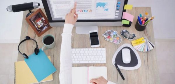 Schattenworte und Seelenspiegel – Die psycholinguistische Tiefe des fremden Schreibens